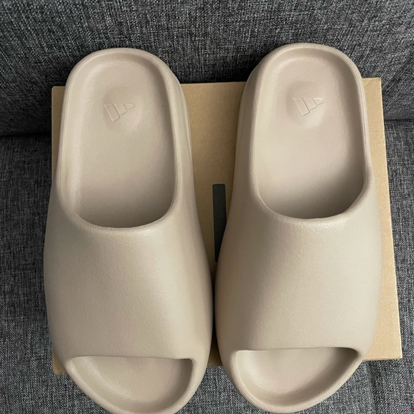 Yeezy Slides Pure - Picture 6 of 8